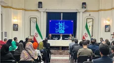وزیر فرهنگ با هنرمندان اعزامی به هفته فرهنگی ایران در روسیه دیدار کرد