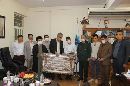 بسیج دانشجویی دانشگاه آزاد ایذه از هنرمند بسیجی برنامه عصر جدید تجلیل کرد