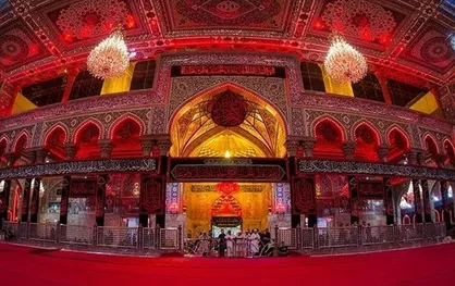 حرم امام حسین (ع) با کفپوش قرمز فرش شد + فیلم
