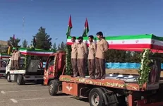 وداع جانسوز با شهدای انفجار تروریستی کرمان/ چشمان اشکبار و دل‌های داغدار مردم در تشییع شهدا