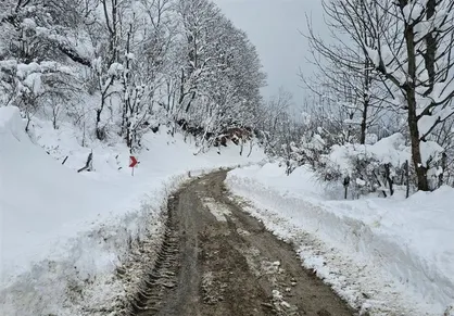 شدت برف و باران در گیلان؛ ارتفاعات سفیدپوش شدند