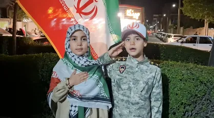 ببینید عشق و ارادت کودکان شهرکرد را به پرچم و انقلاب اسلامی+ فیلم