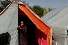 زندگی آوارگان غزه در گرمای ۵۰ درجه چادر‌ها + عکس
