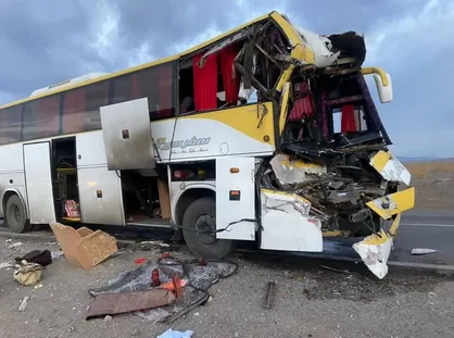 ۱۵ مصدوم در حادثه تصادف اتوبوس و تریلی در قم