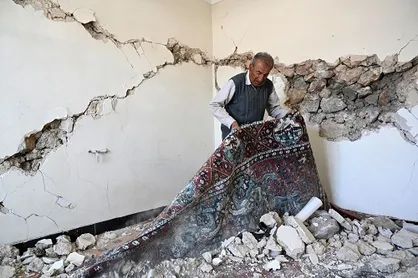 پویش &laquo;کمک به مردم زلزله&zwnj;زده سی سخت&raquo; از سوی بسیج دانشجویی دانشگاه فرهنگیان امام صادق (ع) بهبهان برگزار می&zwnj;شود