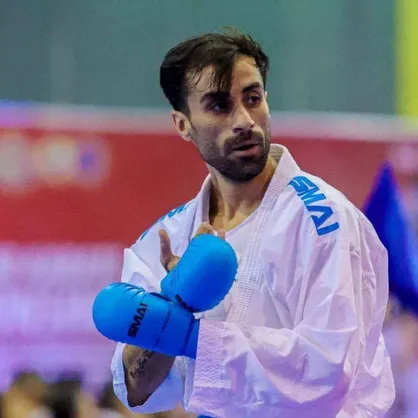 قهرمانی با دست شکسته +فیلم