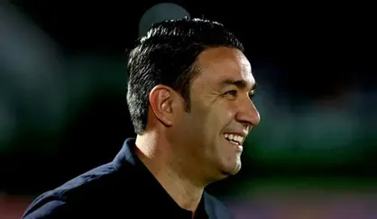 نکونام روی نیمکت پیکان