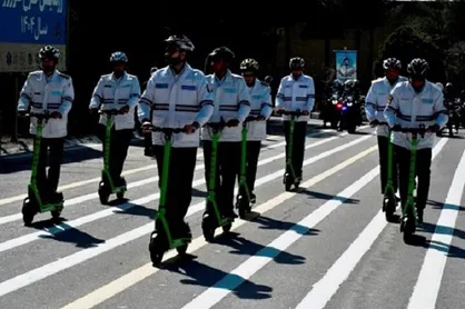 پلیس اسکوتر سوار اصفهان بر رفتار ترافیکی شهروندان نظارت می&zwnj;کند