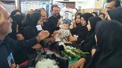 وداع نوزاد سه&zwnj;ماهه با پدر شهیدش در بردسکن