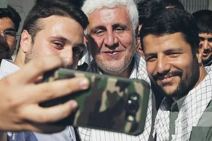 فیلم/ مراسم بدرقه دانشجویان جهادی دانشگاه هاى آزاد تهران با حضور فرهاد رهبر