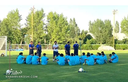 طلبکاران با پلیس در تمرین استقلال؛ بازداشت ستاره استقلال؟/ واکنش فرهاد مجیدی + عکس