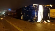 واژگونی اتوبوس در جاده شهرضا با ۲۳ مصدوم