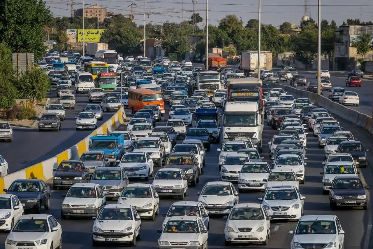 ترافیک در آزادراه‌های کرج ـ قزوین و کرج ـ تهران سنگین شد