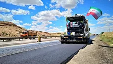 آغاز عملیات گسترده روکش آسفالت در آزادراه زنجان - تبریز
