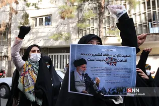 تجمع دانشجویان و طلاب در مقابل سفارت هندوستان