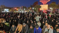 نماز دشمن شکن مردم قم در چهارشنبه آخر سال / خیابان‌ها در اختیار مردم است+فیلم
