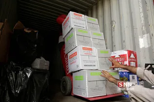 کشف و توقیف محموله بزرگ مشروبات الکلی و مواد غذایی قاچاق در مشهد