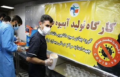 آبمیوه طبیعی به همت دانشجویان بسیجی در مراکز درمانی لرستان توزیع می&zwnj;شود