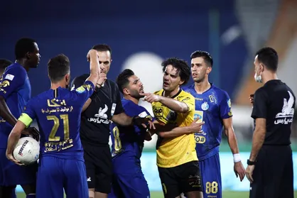 باشگاه سپاهان: از هدیه داور لذت ببرید و در مورد نورافکن اظهار نظر نکنید!