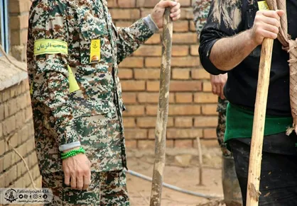 امدادرسانی رزمنده&zwnj;های فاطمیون در مناطق سیل&zwnj;زده +عکس