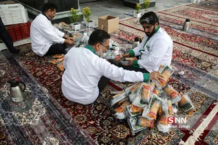 آماده سازی سفره های ضیافت افطار در حرم مطهر رضوی