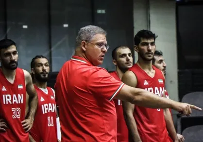 سرمربی تیم ملی بسکتبال ایران: بازیکنان را همیشه در اختیار نداریم/ باید به جوان&zwnj;ها شانس بازی بدهیم