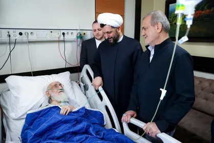 عیادت پزشکیان از آیت&zwnj;الله نوری همدانی