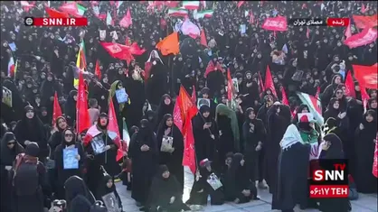 حضور پررنگ بانوان در مصلی برای وداع با رهبر شهید انقلاب