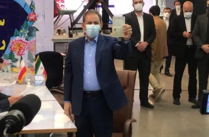 جهانگیری: به مردم وعده دروغ نمی&zwnj;دهم؛ چون ظریف نیامد آمدم / معاون اول روحانی برای دردهای مردم بغض کرد! + فیلم