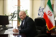 قالیباف انتخاب کارن همایونفر را به‌عنوان چهره سال هنر انقلاب تبریک گفت