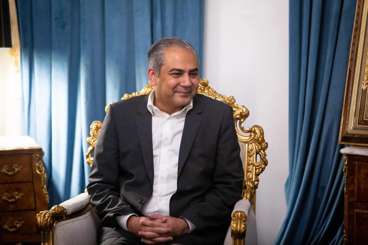 وزیر کشور پاکستان به مشهد رفت + فیلم