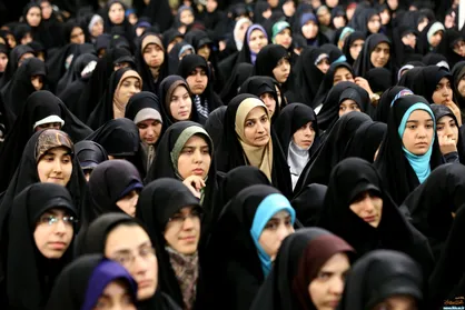 نامه ده هزار بانوی ایرانی خطاب به رهبر انقلاب؛ شرمنده&zwnj;ایم که اجازه دادیم دشمن حجاب ما را استثمار کند
