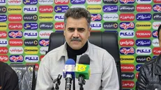 پورموسوی: تنها تیمی در دنیا هستیم که دفاع تخصصی چپ و راست نداریم / با تیم نصف و نیمه سه امتیاز مهم کسب کردیم