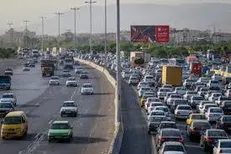 ترافیک سنگین در آزادراه قزوین–کرج–تهران / مه‌گرفتگی در محورهای شمالی البرز