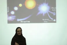 یاسمن فرزان کیست؟/ با داور برجسته ایرانی مجلات انجمن فیزیک آمریکا آشنا شوید
