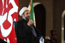 رهبر انقلاب محور وحدت هستند