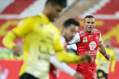 جدال پرسپولیس و سپاهان برای صدرنشینی در پایان سال ۹۹