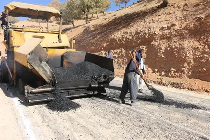 آغاز عملیات روکش آسفالت محور شلیل &ndash; لندی در بخش میانکوه شهرستان اردل