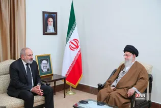 در پی درگذشت شهادت‌گونه حجت‌الاسلام و المسلمین رئیسی رئیس جمهور و همراهان ایشان، آقای نیکول پاشینیان نخست وزیر ارمنستان و هیئت همراه پیش از ظهر امروز  در دیدار با رهبر انقلاب اسلامی، به نمایندگی از دولت و ملت این کشور، این ضایعه را به حضرت آیت‌الله خامنه‌ای و ملت ایران تسلیت گفت.