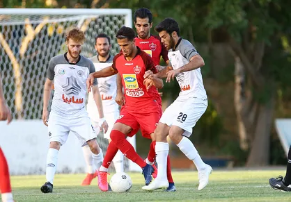 پرسپولیس &ndash; گل گهر، چهارشنبه به مصاف یکدیگر می&zwnj;روند