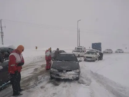 امدادگران هلال احمر اردبیل به ۶۳۶ مسافر گرفتار در راه کمک کردند