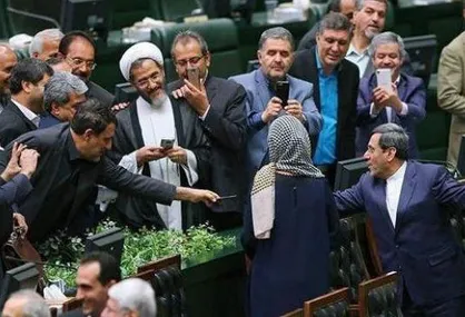 به نظر شما کسانی که متخصص نیستن باید مسئولیت قبول کنند؟