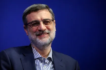 قاضی&zwnj;زاده هاشمی: حداقل ۷۰ هزار نفر از خانواده بنیاد شهید مشمول خرید اقساطی خودرو می&zwnj;شوند / تخلف برخی مدیران معزول را رسانه&zwnj;ای نکردیم + فیلم