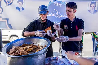 اطعام کریمانه پخت و توزیع سه هزار سمبوسه در مسجد وحدت تهران