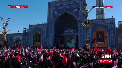 انتظار مردم در صحن پیامبر اعظم(ص) آستان مقدس رضوی برای ورود پیکر مطهر رهبر شهید