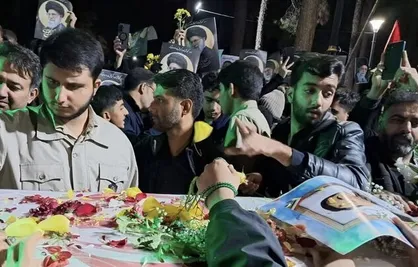 تشییع پیکر ٢ شهید جنگ رمضان در سیرجان