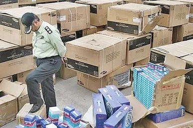 کشف انبار احتکار تجهیزات پزشکی در قم