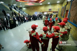آگاه سازی شهروندان درباره چهارشنبه سوری در متروی دروازه شمیران