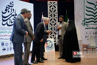 تجلیل از خانواده های شهدای مدافع حرم در دومین کنگره ملی شهدای دانشجو 