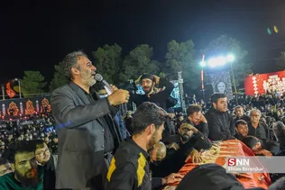 پیکر پاک و مطهر شهید مدافع حرم بی سر عبد الله اسکندری شامگاه جمعه چهاردهم مردادماه 1401 در جمع عزاداران حسینی کانون رهپویان وصال شیراز با حضور چشمگیر مردم قدرشناس شیراز تشییع شد.